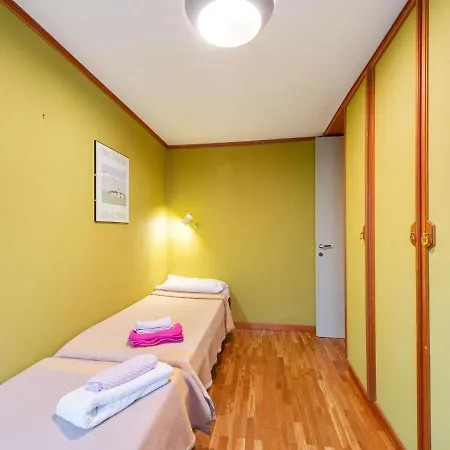 Graceful In With Fireplace Appartement