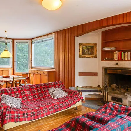 Апартаменты Graceful In With Fireplace
