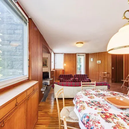 Appartement Graceful In With Fireplace Courmayeur